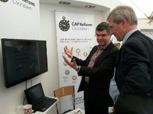 Environment Secretary, Owen Paterson, meets Jo Broomfield on the CAP Reform stand